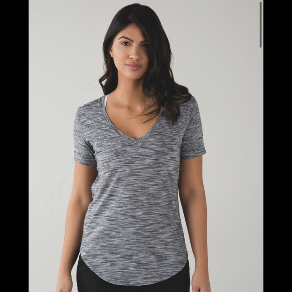 Lululemon Love Tee II, color space dye white & black, size 6 athletic shirt
